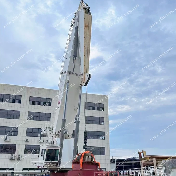 AHC Articulate Boom Offshore Crane